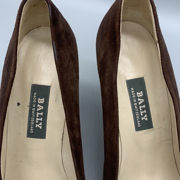 Bally Jeneffe Pump Brown Suede Heel Gold Medallion Career Heel Womens Size 8 - Picture 2 of 6